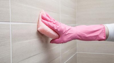 Cleaning Bathroom Tiles